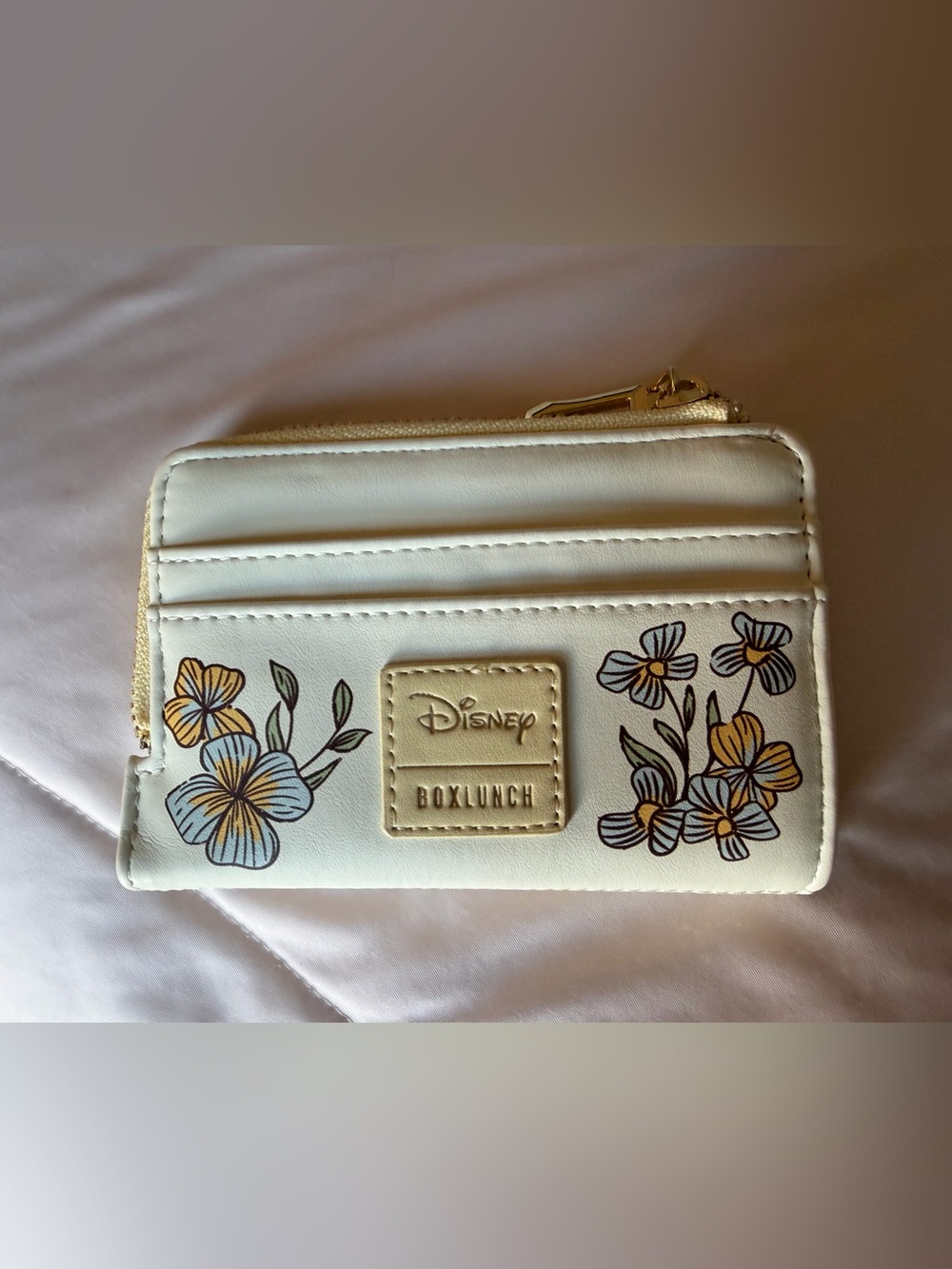 Disney Beauty and the Beast Belle & Philippe
Floral Wallet - Picture 4 of 5